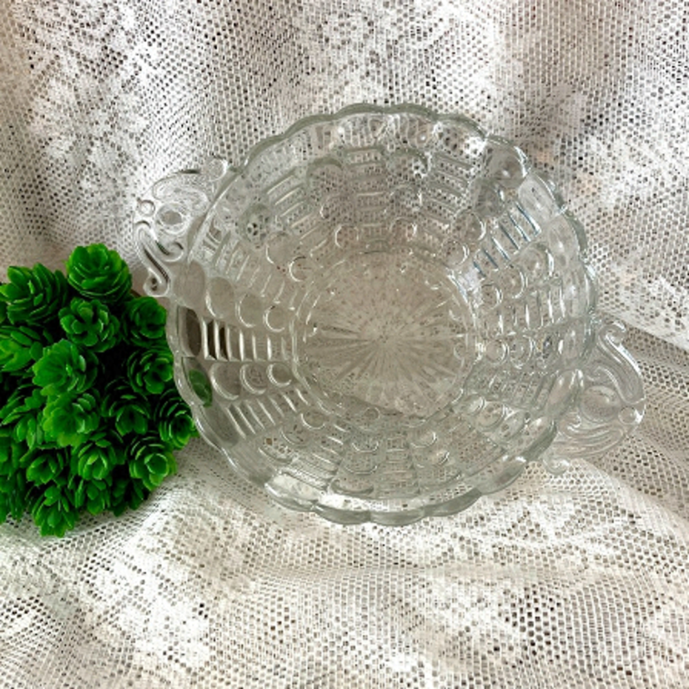 Vintage Anchor Hocking Glass Bowl   Circa 1950s. Circle and Bars design.